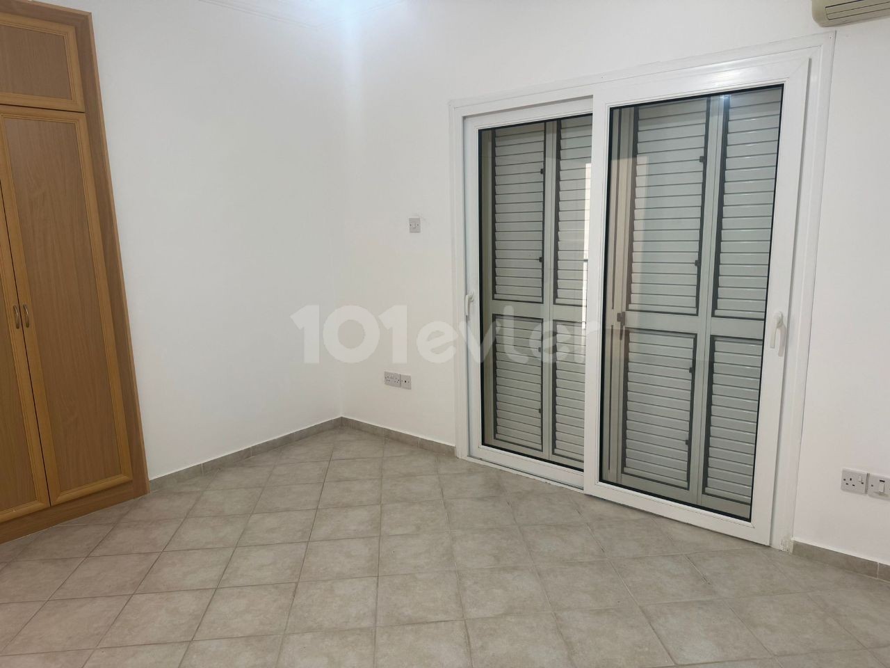 House 3+1 with view and pool for rent Yeşiltepe