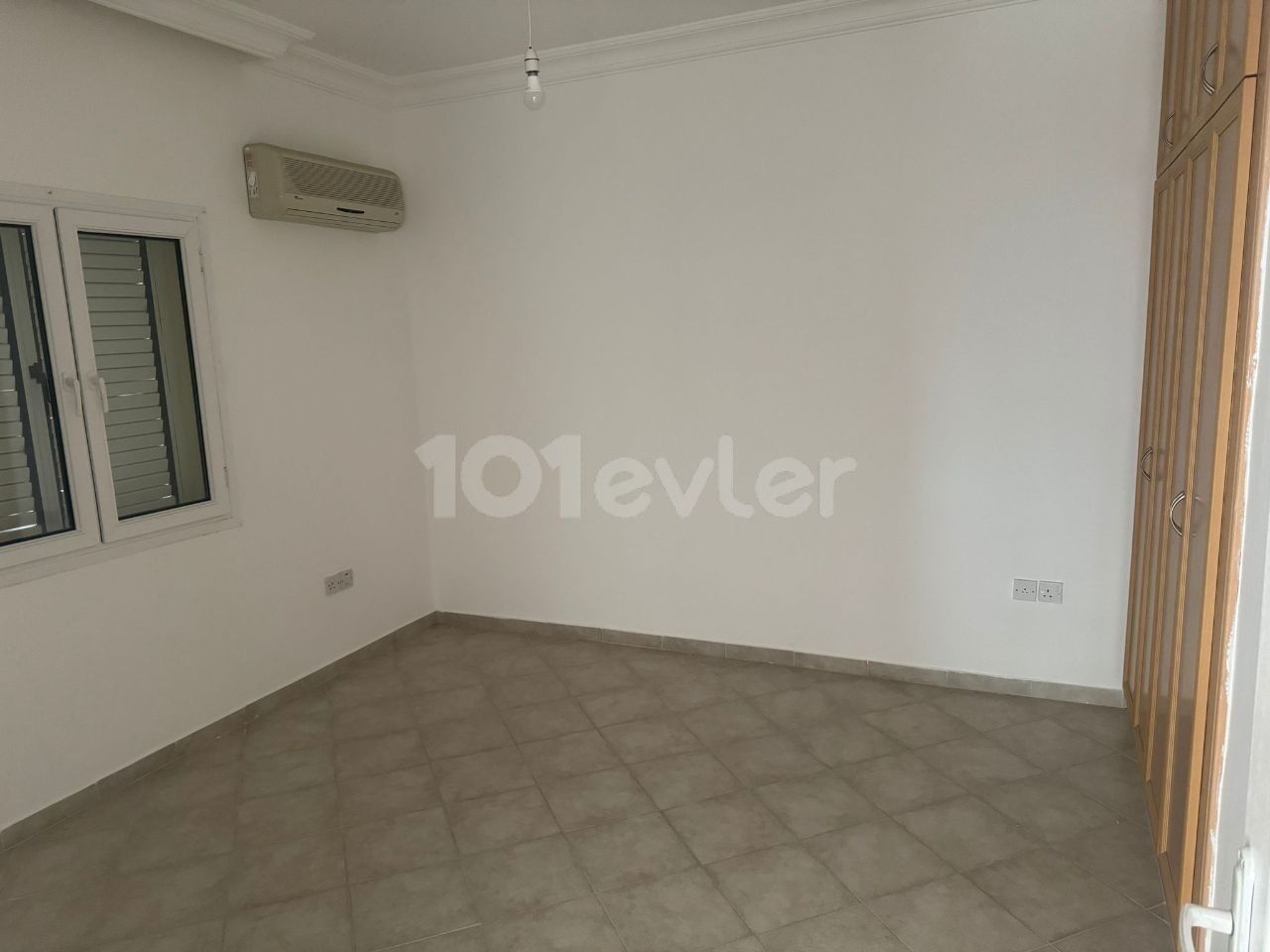 Yeşiltepe'de 3+1 manzaralı ve havuzlu kiralık ev