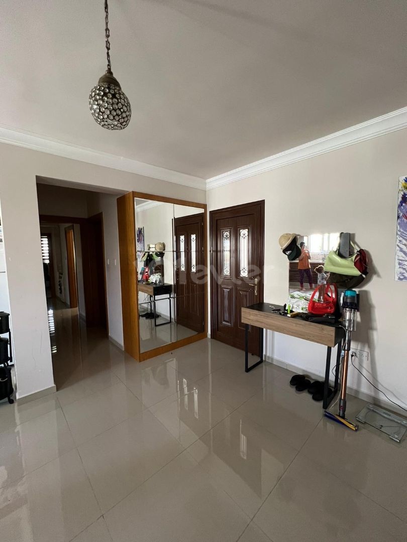 3-Zimmer-Wohnung zur Miete in Karaoğlanoğlu. Monatliche Bezahlung. 1 Miete + 2 Kaution + 1 Provision.