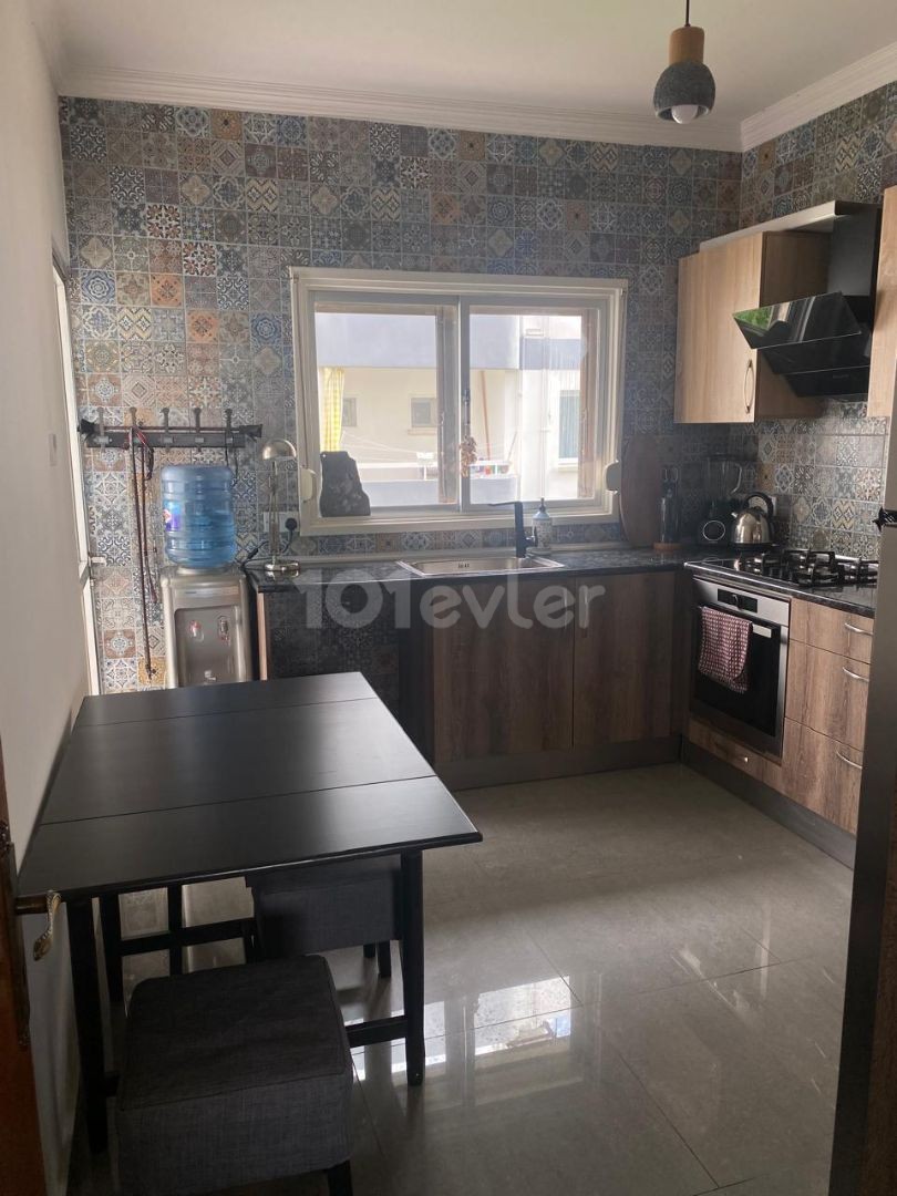 3+1 FANTASTISCHE WOHNUNG IN KÖŞKÜÇİFTLİK, NIKOSIA, KEINE KOSTEN, VOLLSTÄNDIG MÖBELT