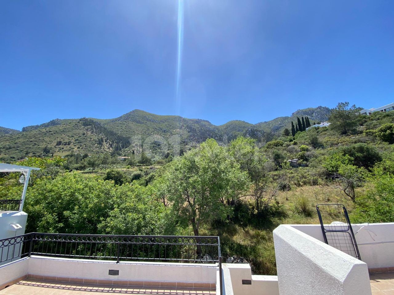 2+1 villa in Edremit for rent. In great residential complex located on mountains with panoramic sea view