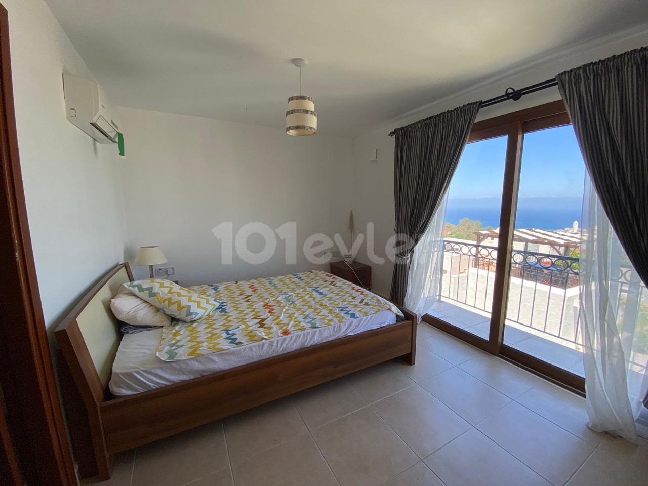 2+1 villa in Edremit for rent. In great residential complex located on mountains with panoramic sea view