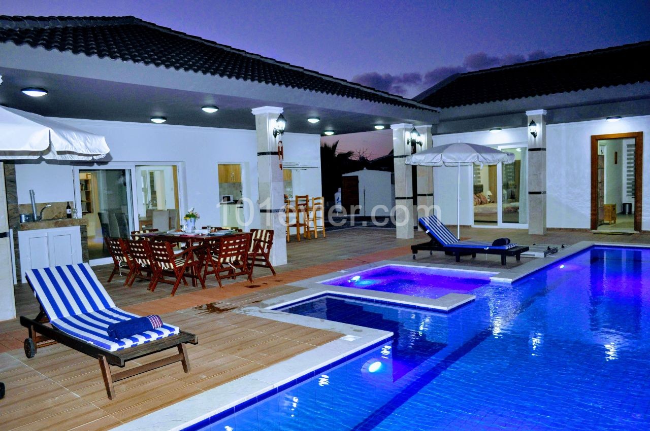 LUXURY VILLAS IN YESILTEPE