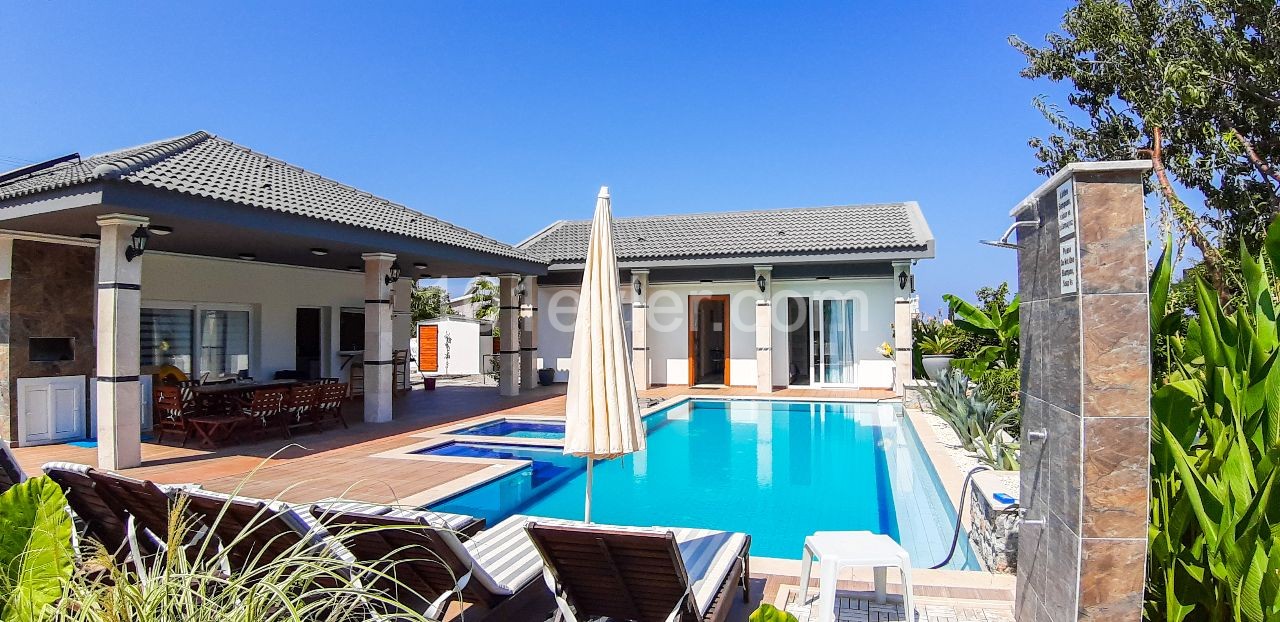 LUXURY VILLAS IN YESILTEPE