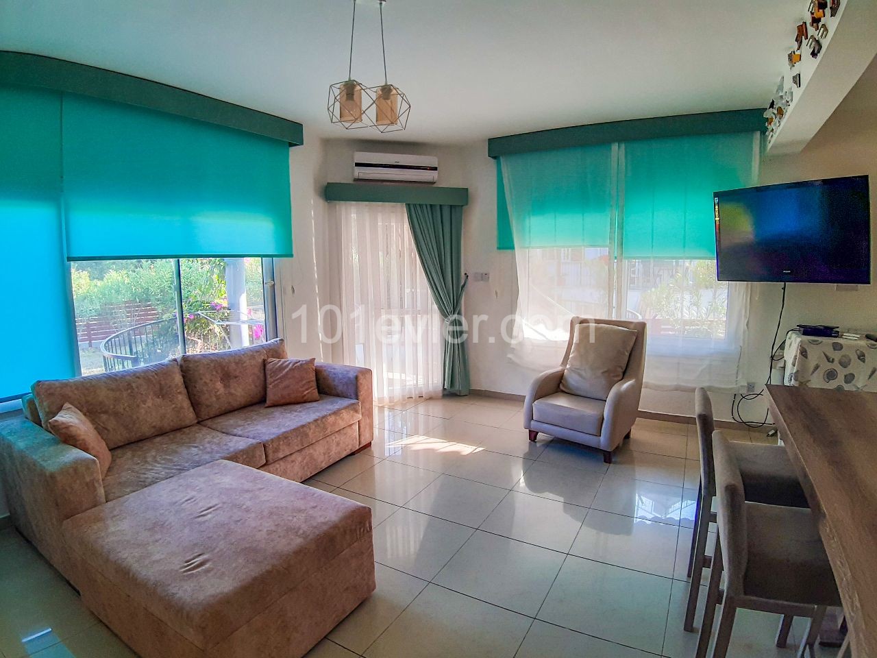 3 bedroom apt WITH WIDE GARDEN IN COMPLEX CLOSE TO THE SEA