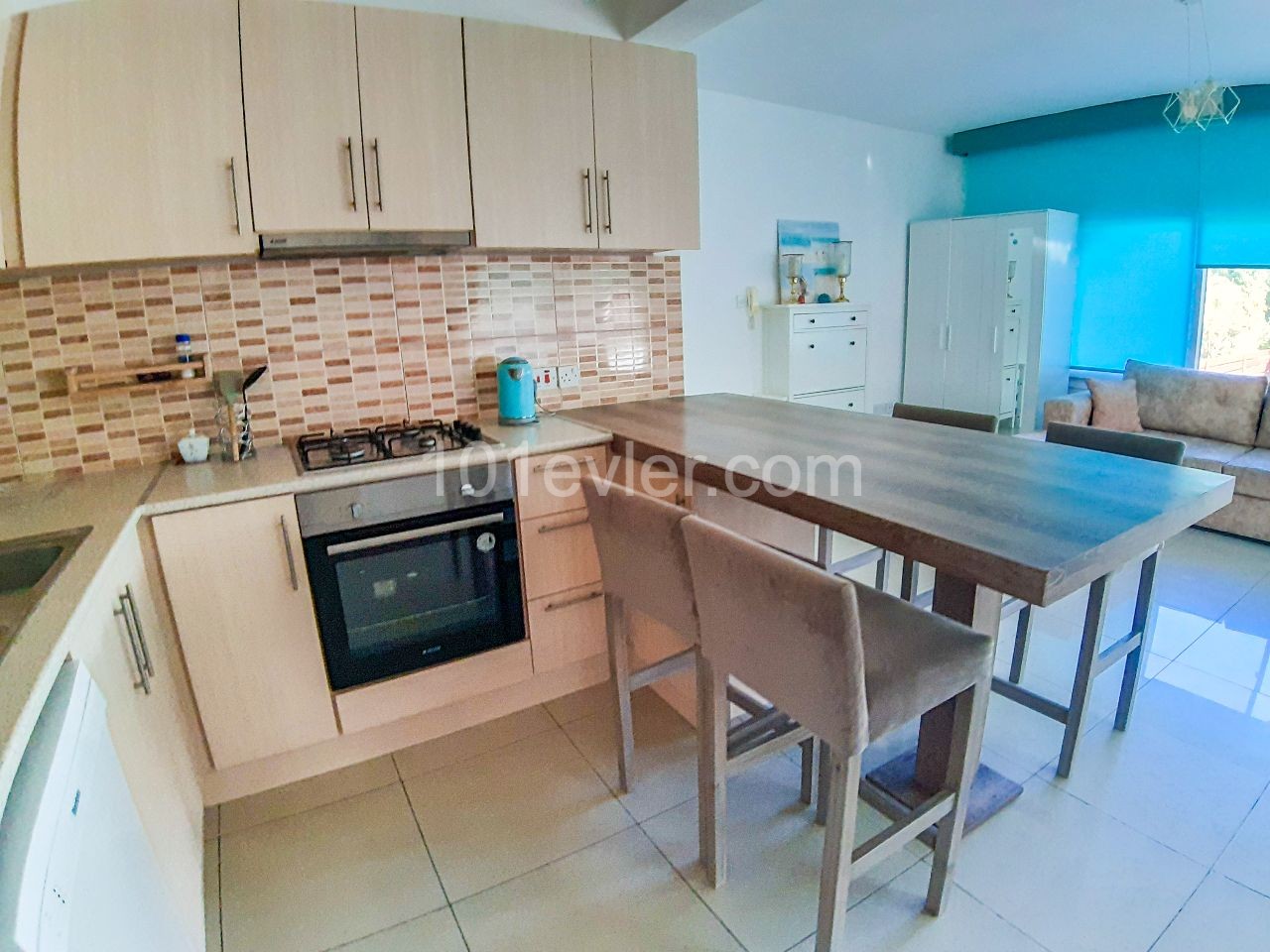 3 bedroom apt WITH WIDE GARDEN IN COMPLEX CLOSE TO THE SEA