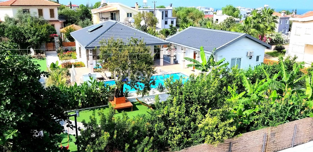 Alsancak-Yeşiltepe bölgesinde botanik bahçe içinde Günlük kiralık Villa