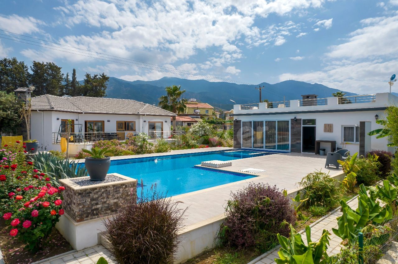 Villa zur täglichen Miete in anständiger Lage in Alsancak **  ** 