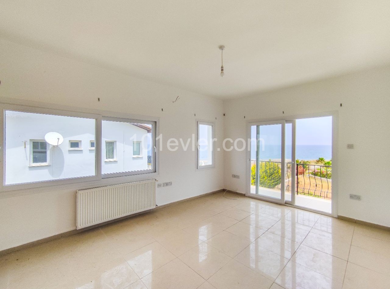 3 + 1 300m2 VILLA, 50 M TO THE SEA