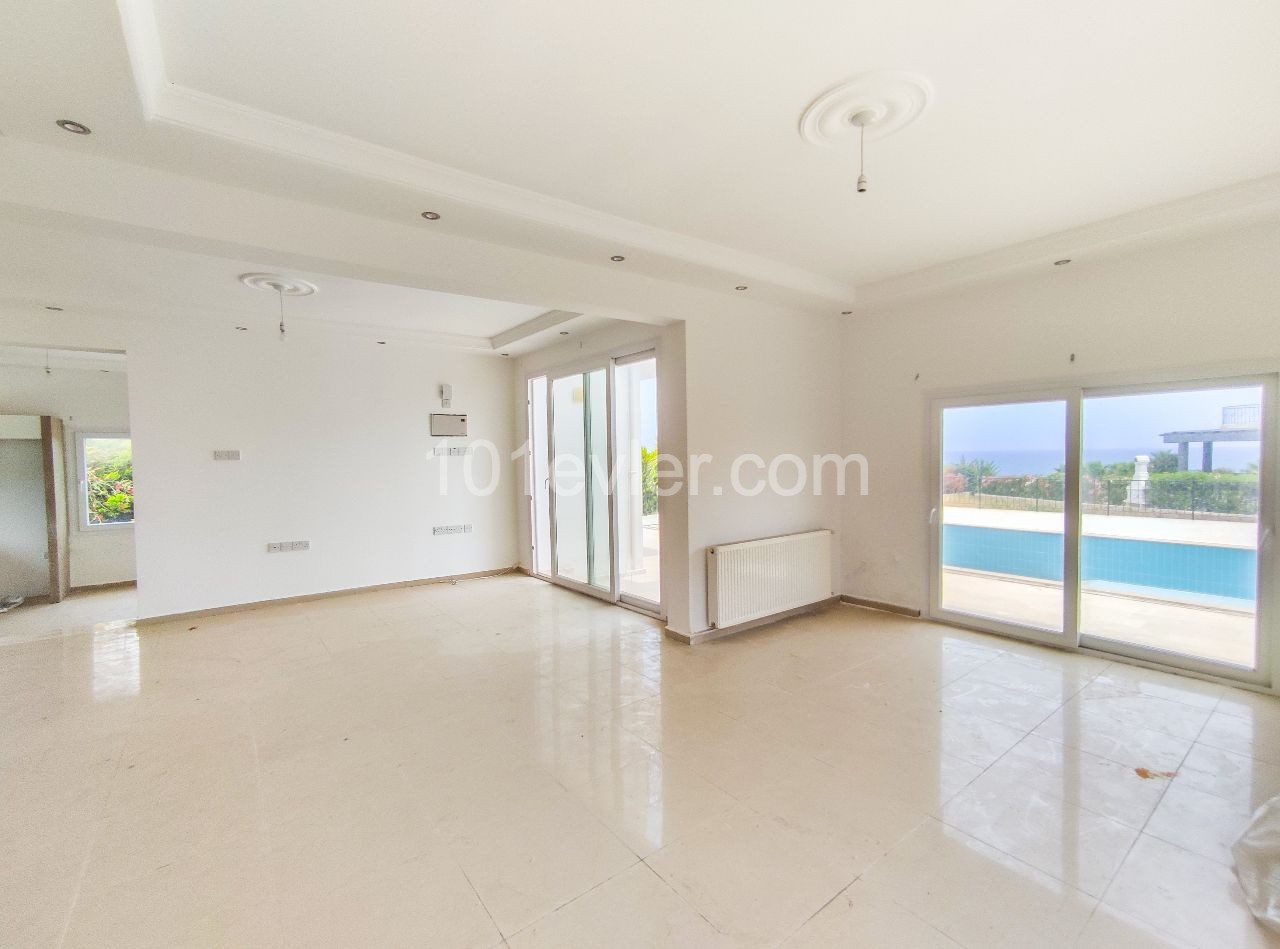 3 + 1 300m2 VILLA, 50 M TO THE SEA