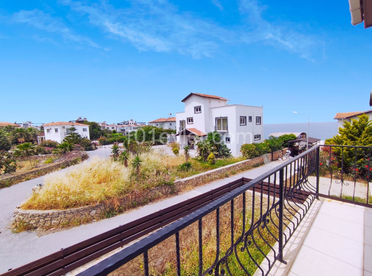 3 + 1 300m2 VILLA, 50 M TO THE SEA