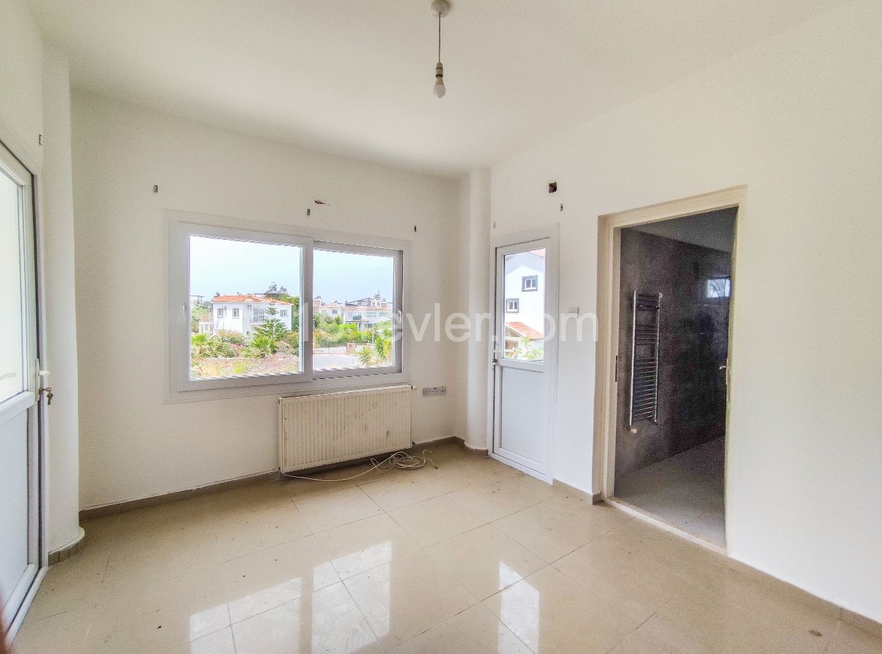 ESYALI YADA ESYASIZ 3+1 300m2 VILLA, DENIZE 50 M