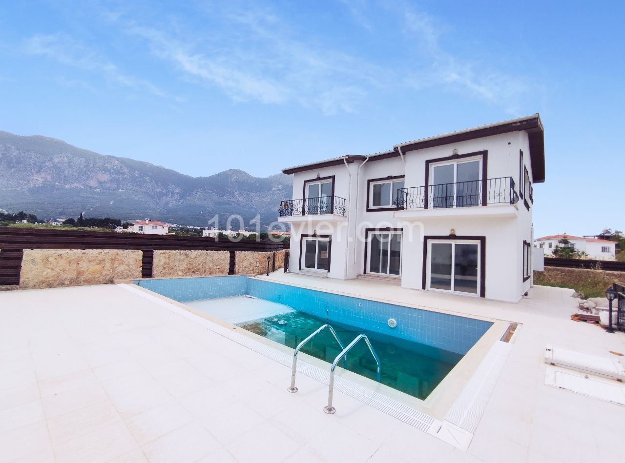 FURNISHED OR UNFURNISHED 3 + 1 300m2 VILLA, 50 M TO THE SEA