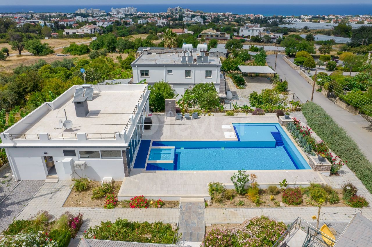 5 Bedroom Villa with Private Pool for Daily Rent in Alsancak region ** 