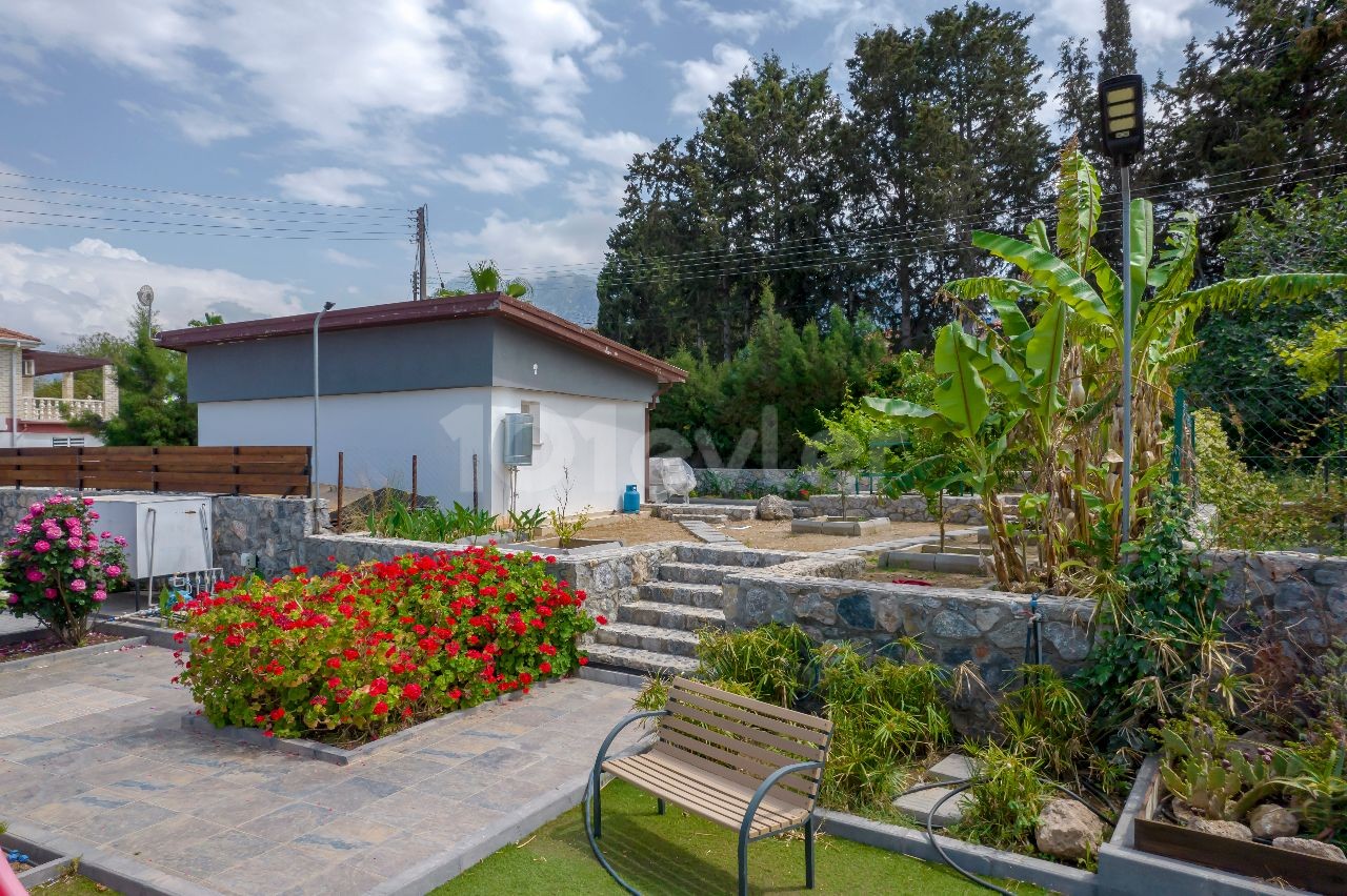 5 Bedroom Villa with Private Pool for Daily Rent in Alsancak region ** 