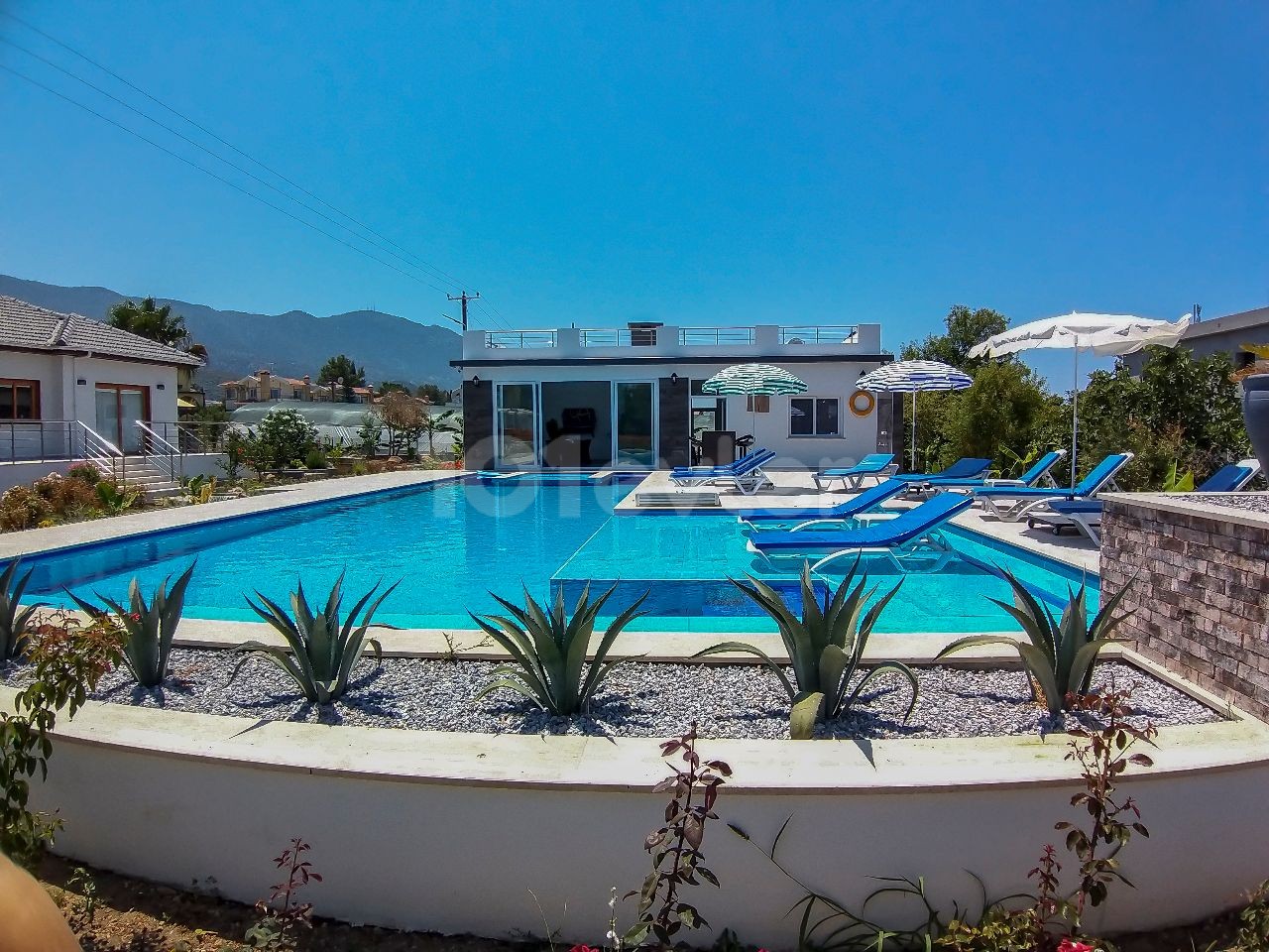 5 Bedroom Villa with Private Pool for Daily Rent in Alsancak region ** 