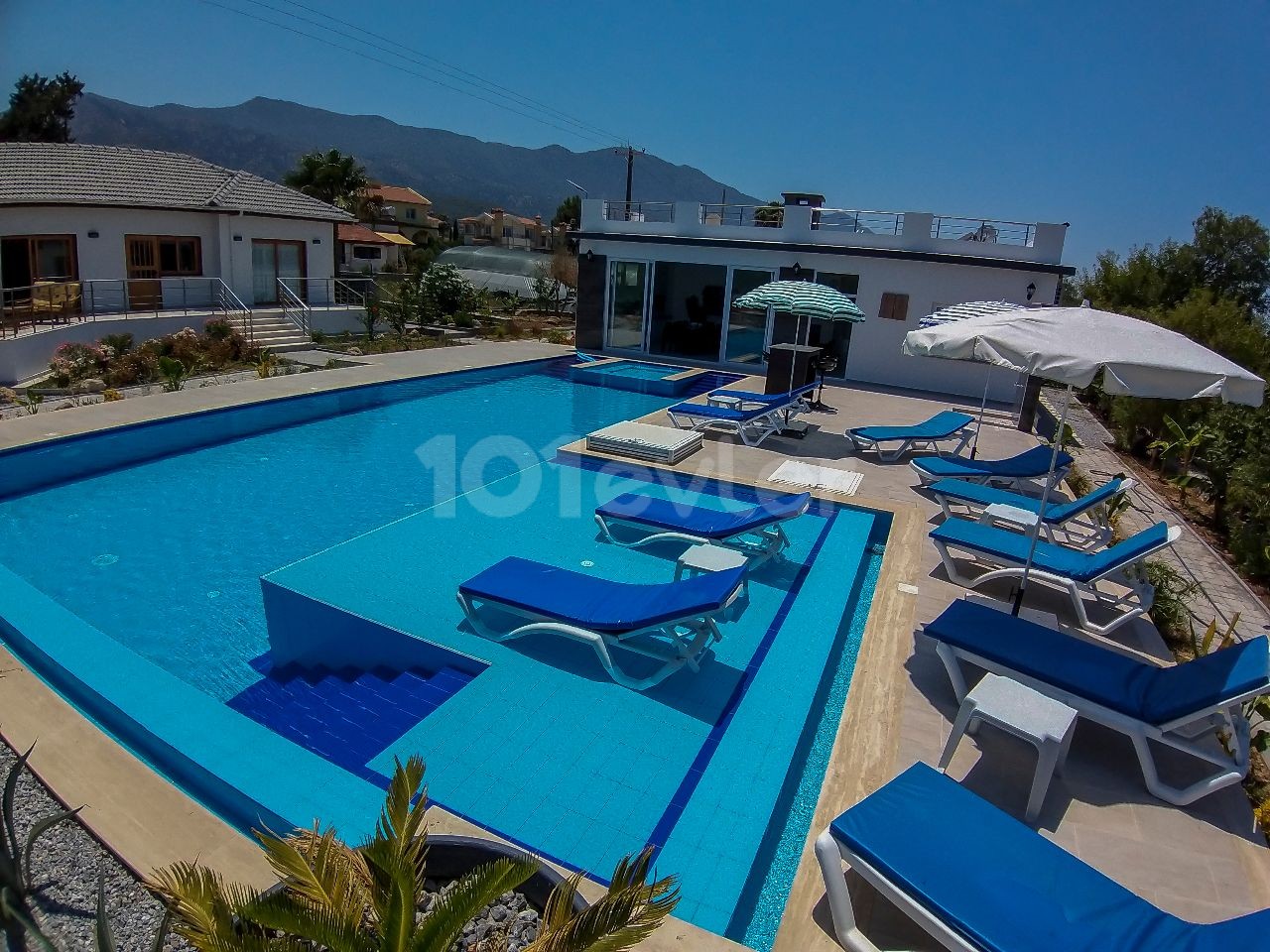 5 Bedroom Villa with Private Pool for Daily Rent in Alsancak region ** 