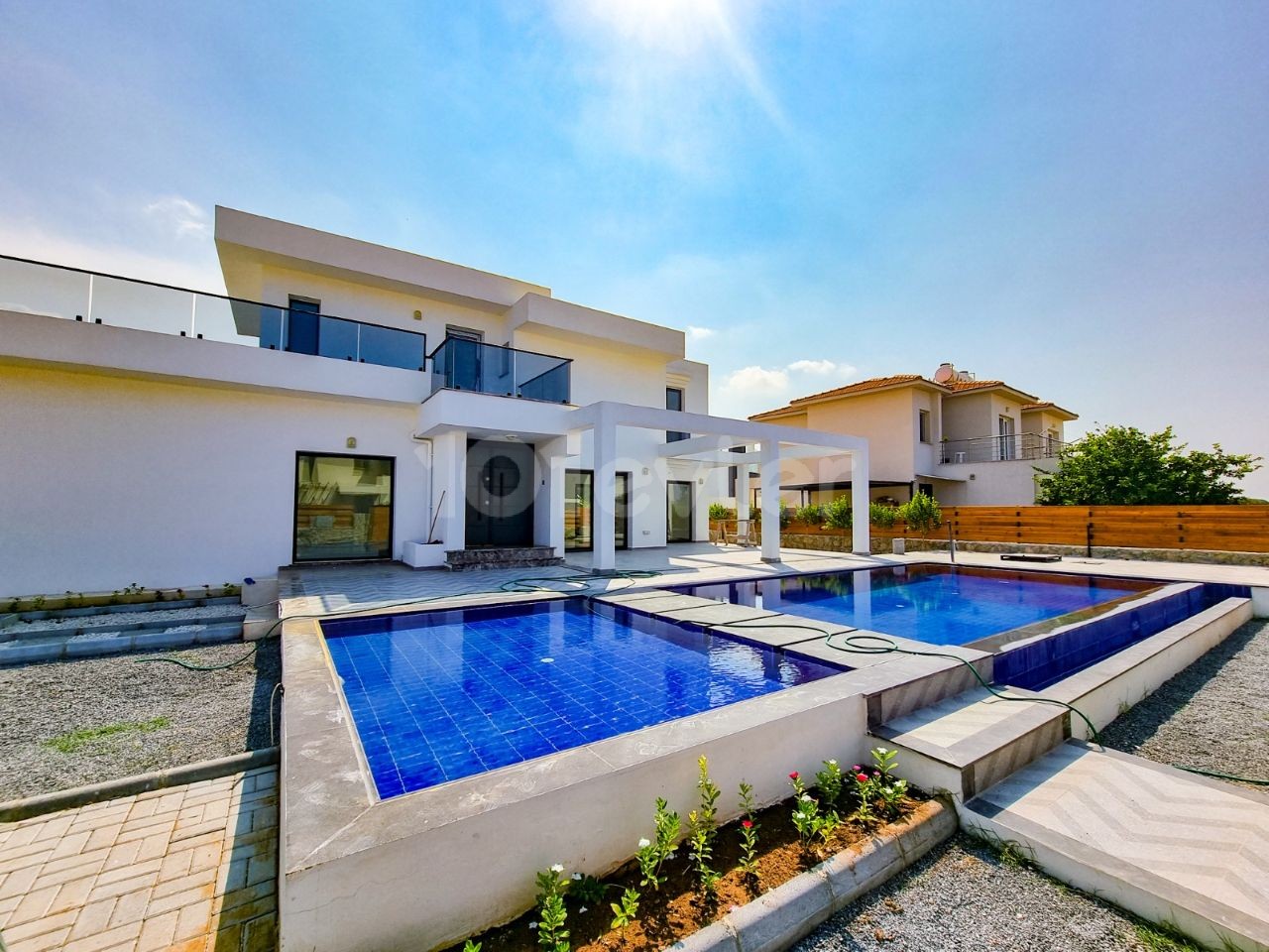 4+1 YENI MODERN VILLA