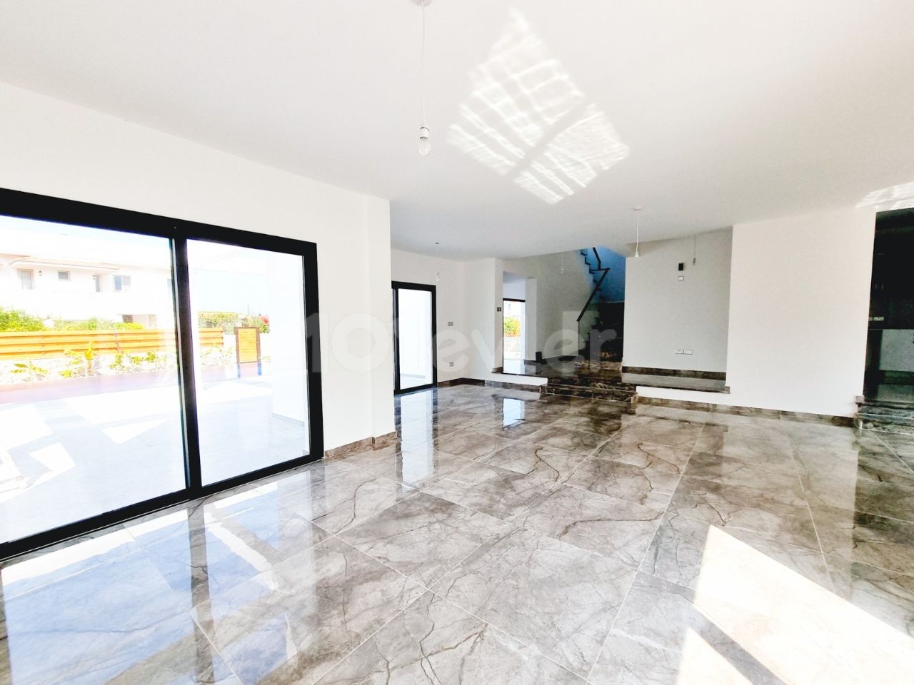 4+1 YENI MODERN VILLA