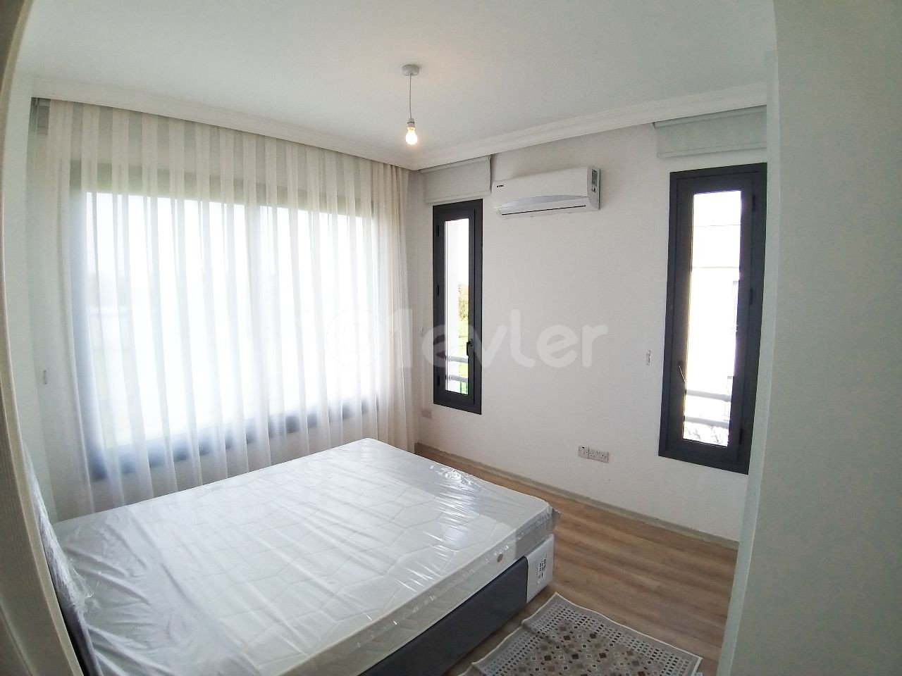 2+1 Flat for Rent in Alsancak, within walking distance to the main street and the sea