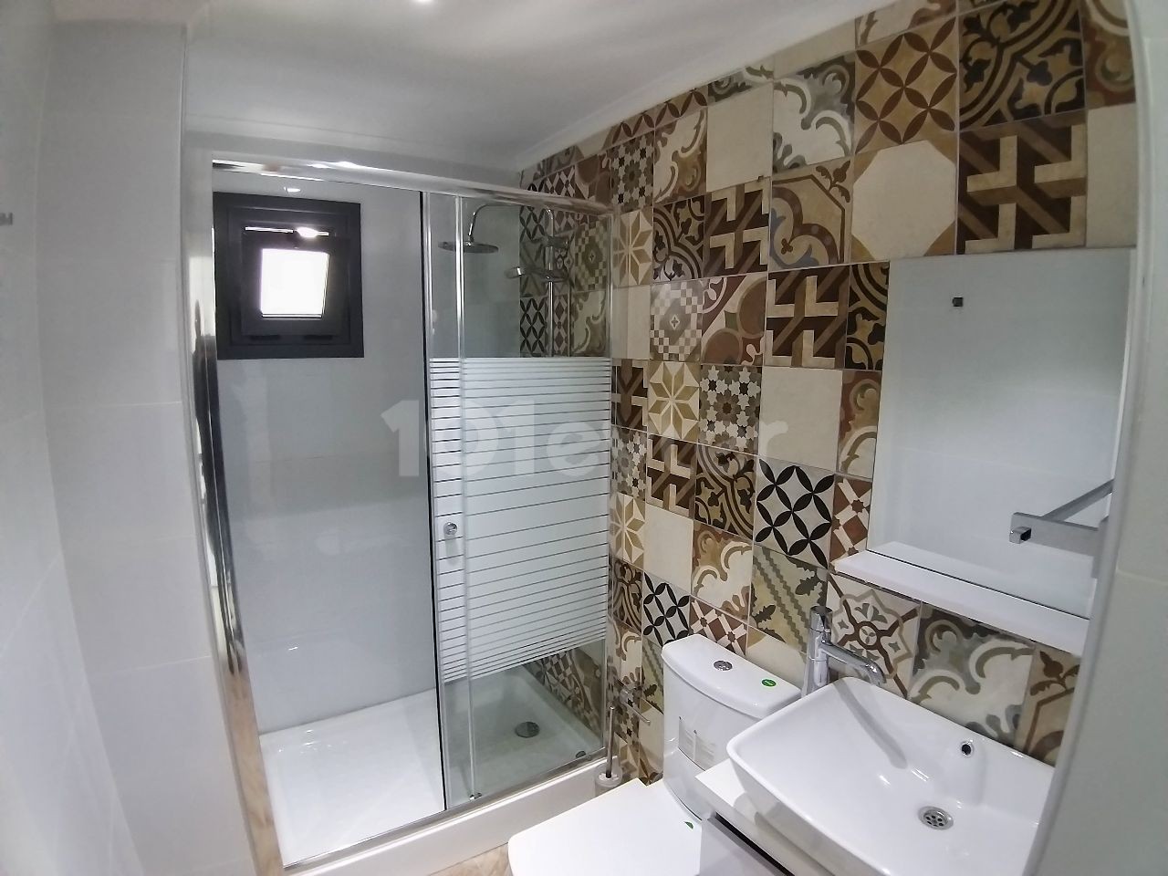 Alsancak bölgesinde, Ana caddeye ve denize yürüme mesafesinde 2+1 Kiralık Daire