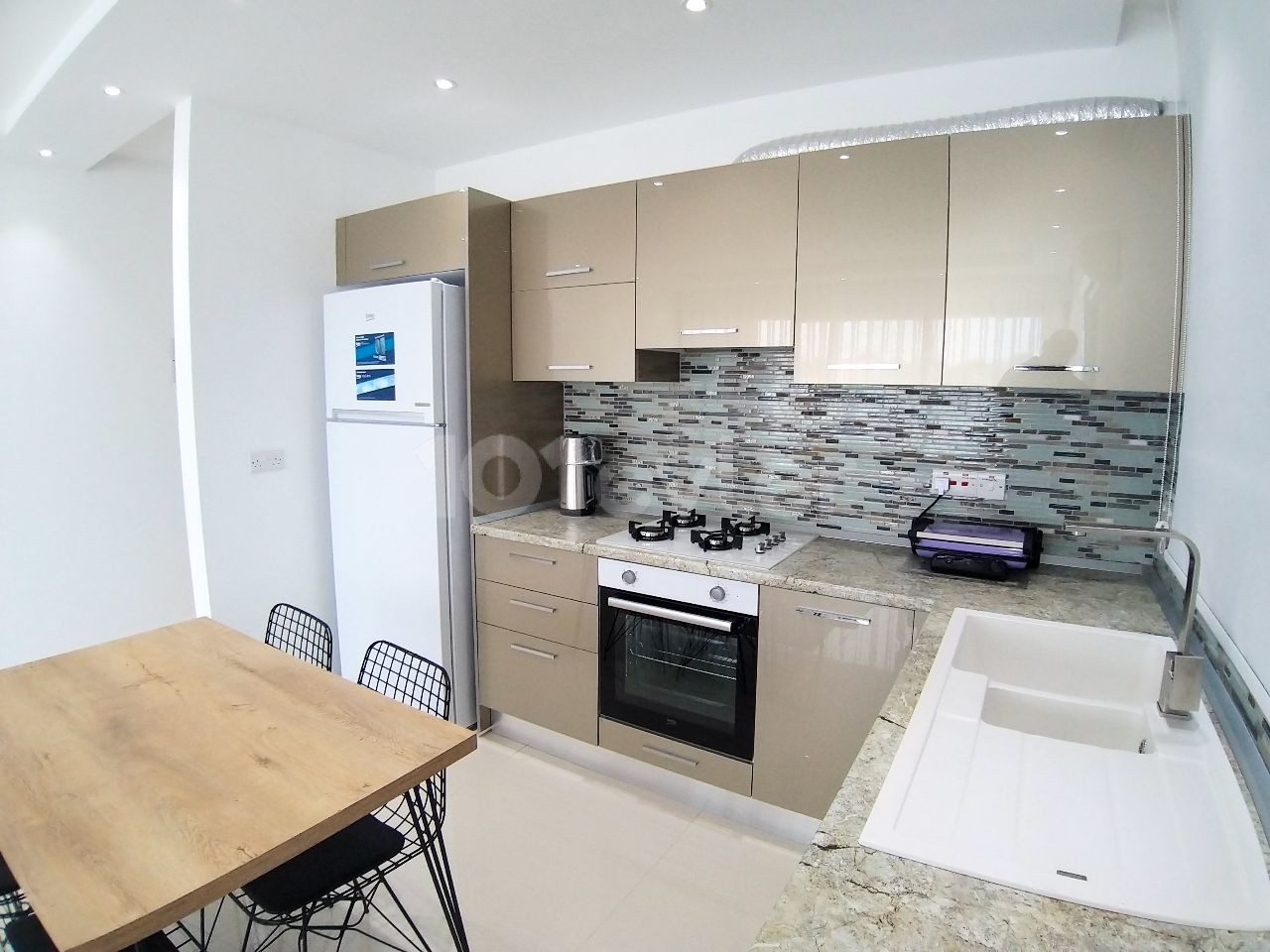 2+1 Flat for Rent in Alsancak, within walking distance to the main street and the sea