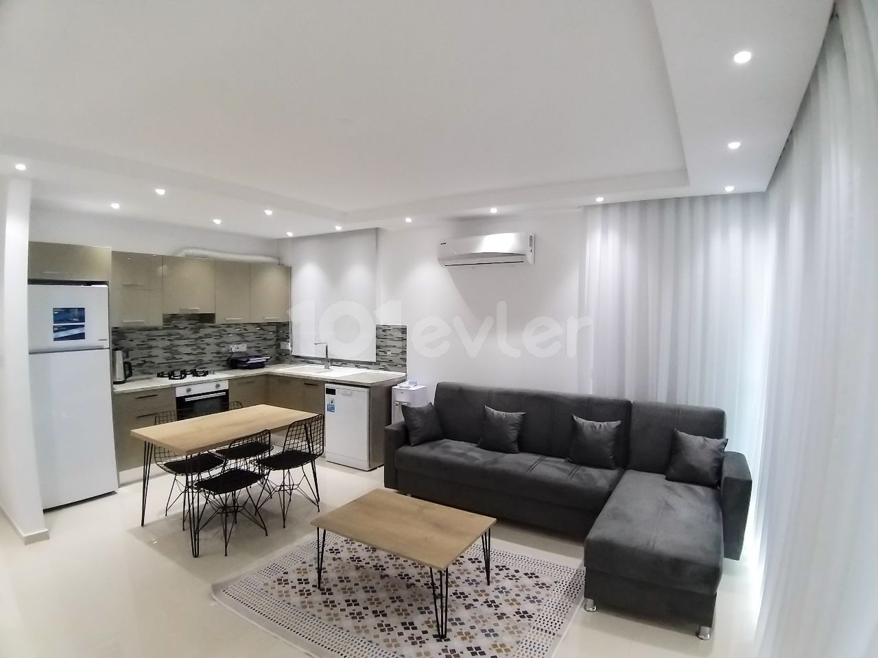 2+1 Flat for Rent in Alsancak, within walking distance to the main street and the sea