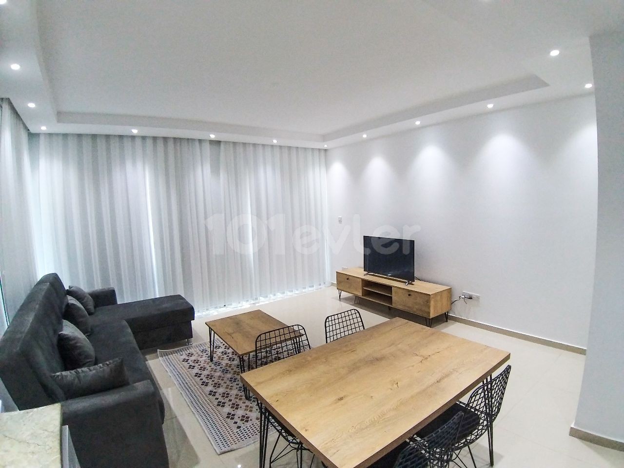 2+1 Flat for Rent in Alsancak, within walking distance to the main street and the sea