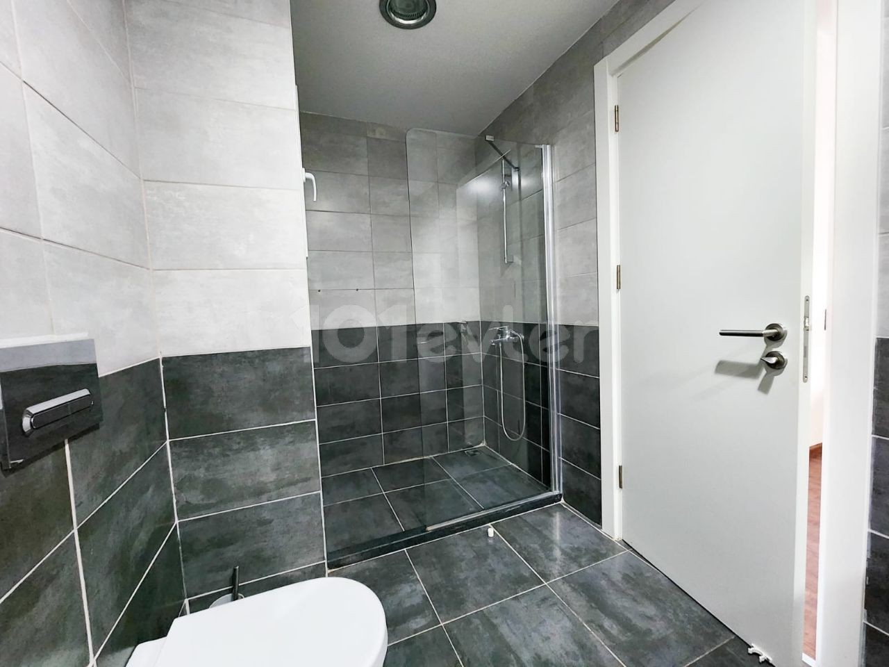 3+1 KIRALIK PENTHOUSE. GIRNE MERKEZ. HAVUZLU SITE IÇERISINDE  