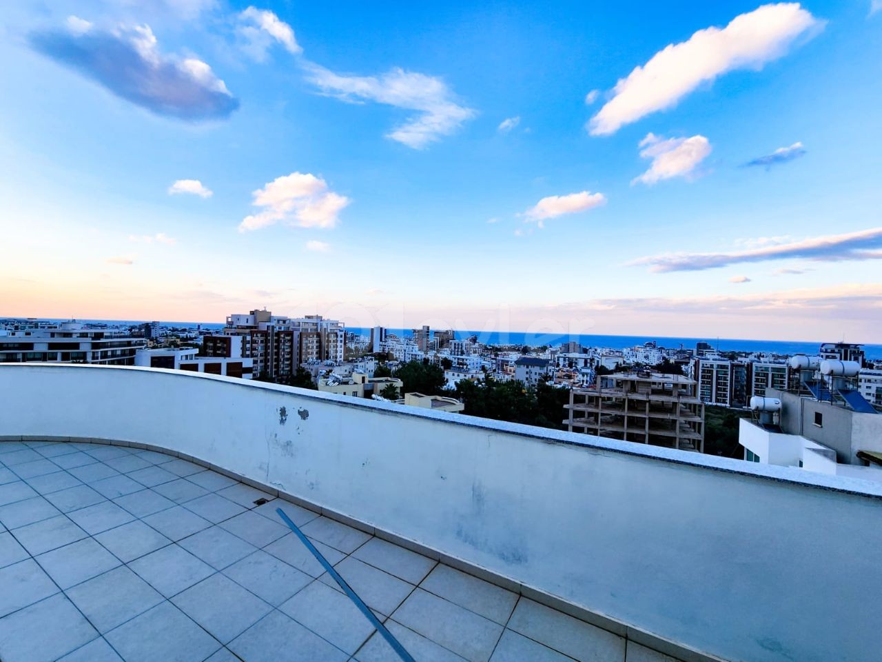 3+1 PENTHOUSE FOR RENT. KYRENIA CENTER. INSIDE THE SITE WITH POOL