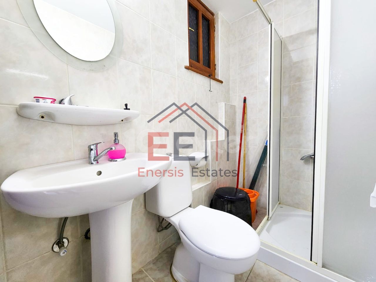 2+1SEMI-DETACHED VILLA FOR RENT. ON THE PROPERTY WITH A SWIMMING POOL. EDREMIT