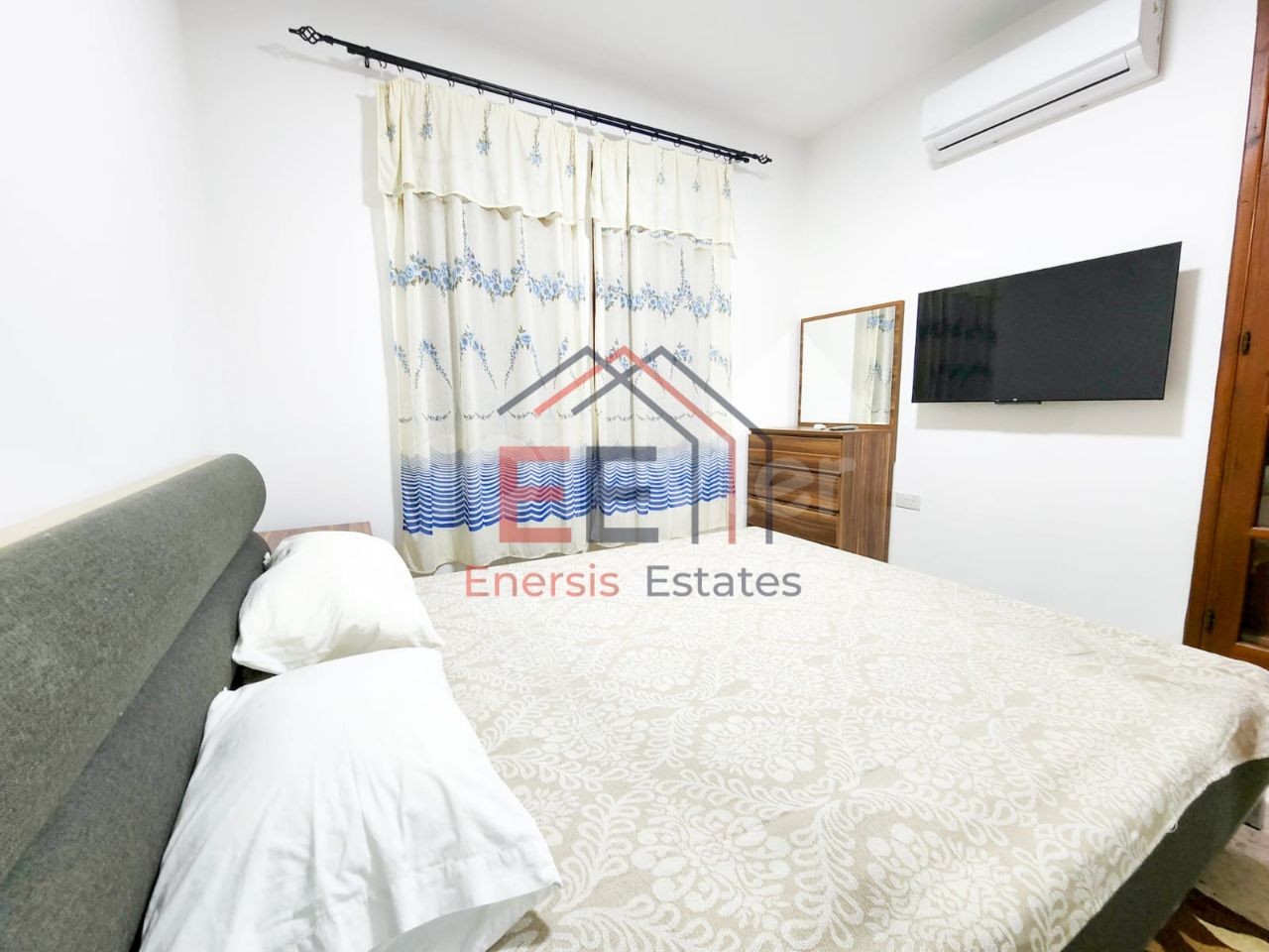 2+1SEMI-DETACHED VILLA FOR RENT. ON THE PROPERTY WITH A SWIMMING POOL. EDREMIT