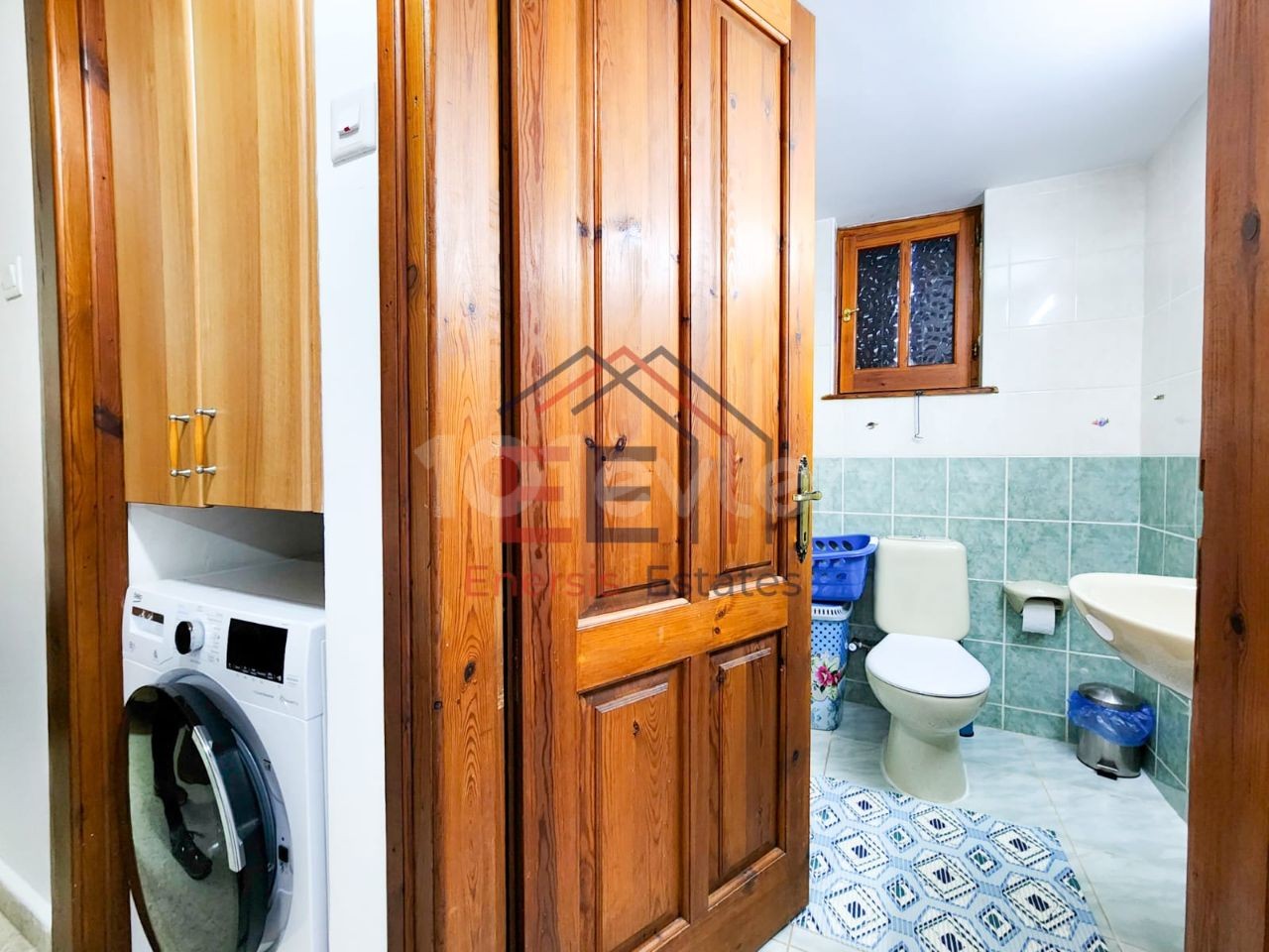 2+1SEMI-DETACHED VILLA FOR RENT. ON THE PROPERTY WITH A SWIMMING POOL. EDREMIT