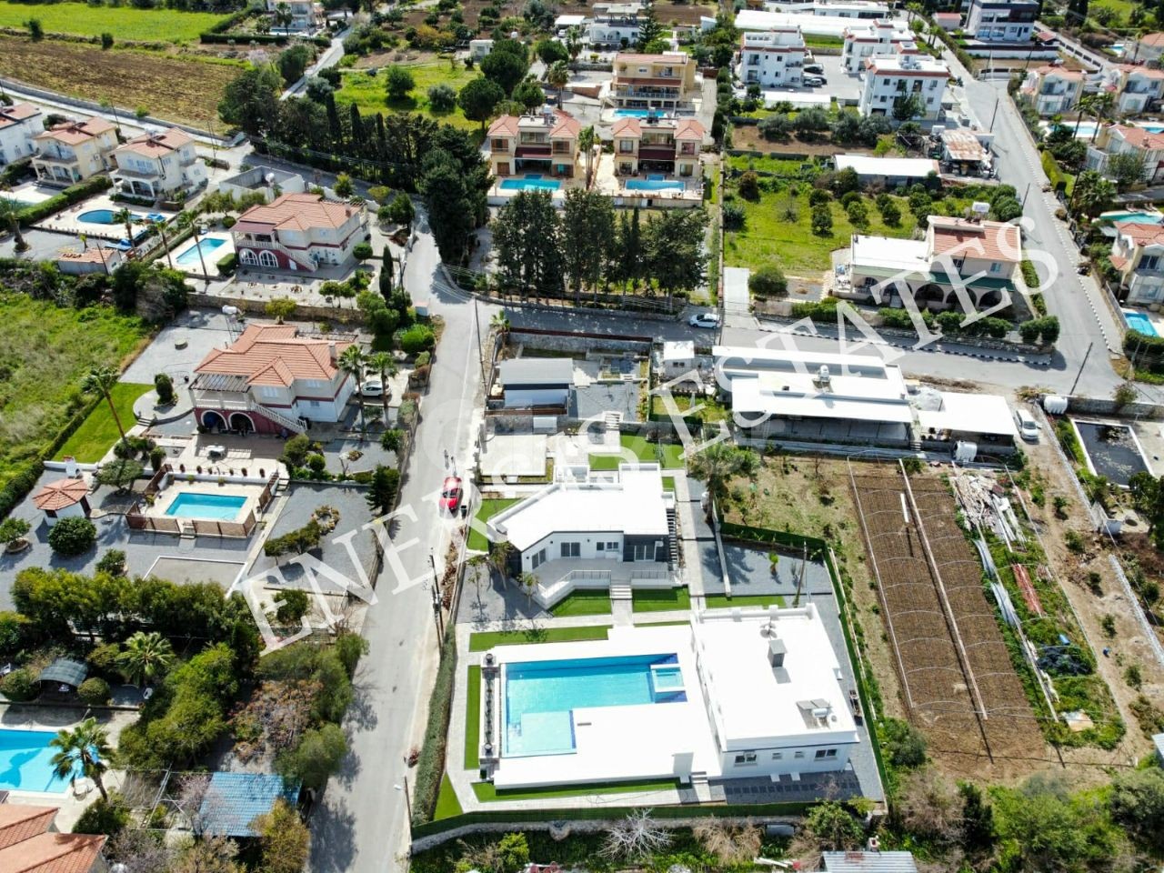 Freistehende Villa mit Berg- und Meerblick in der Region Alsancak 