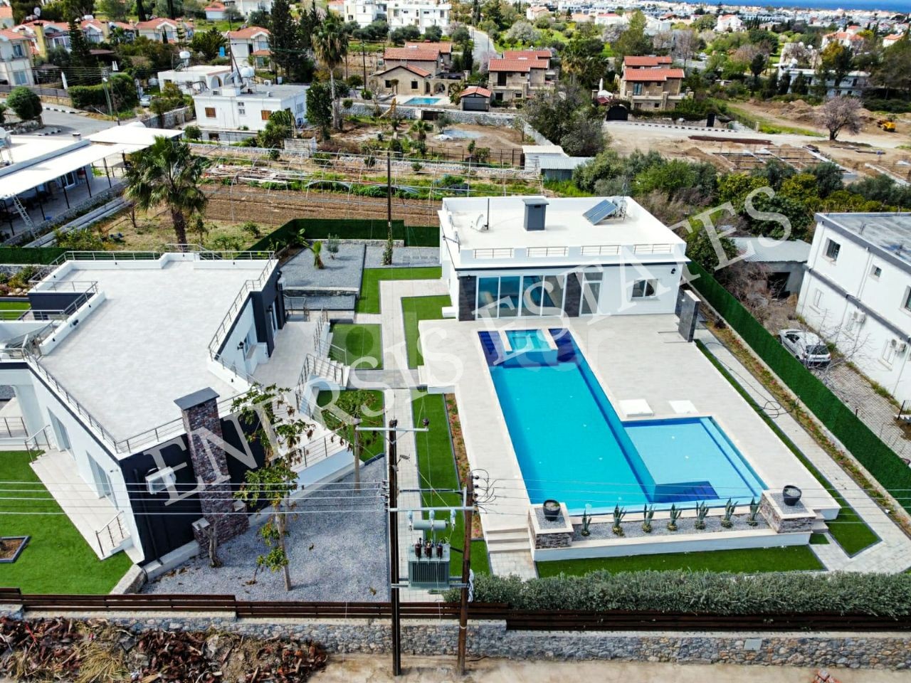 Freistehende Villa mit Berg- und Meerblick in der Region Alsancak 