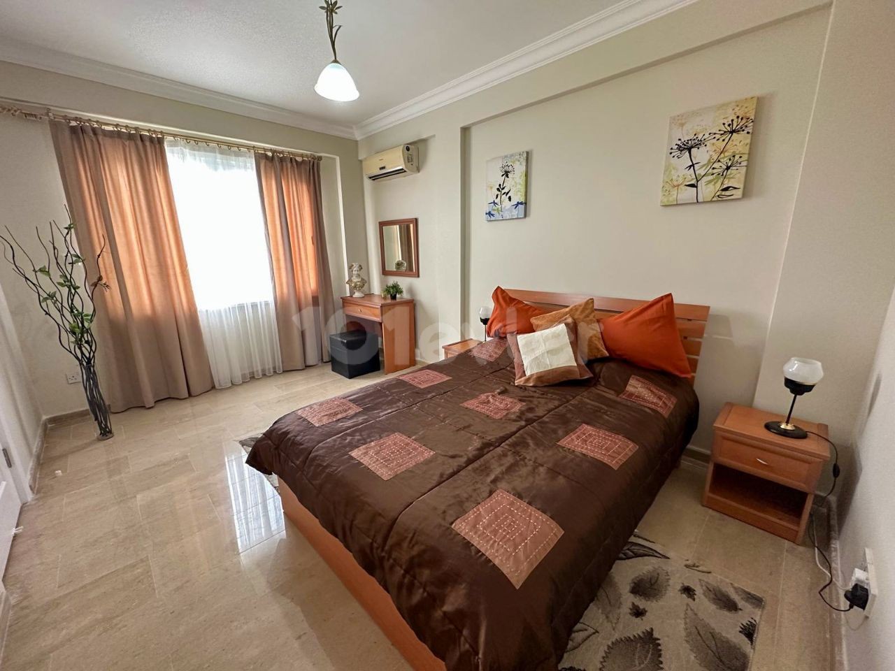 Alsancak'ta Dağ ve Deniz Manzaralı Full Eşyalı Günlük Kiralık Villa