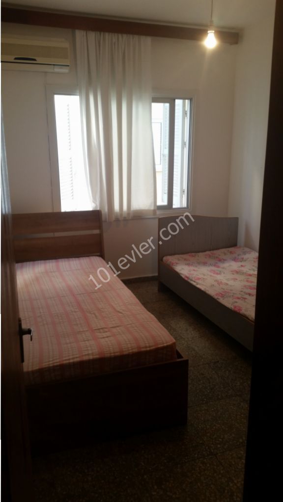 3+1 Fully furnished flat in Yenisehir Nicosia, free internet, 3 minutes walk to bus stop, 5 minutes to Dereboyu