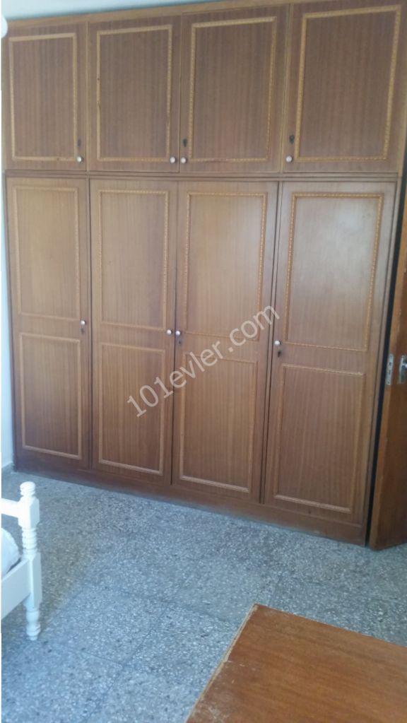 3+1 Fully furnished flat in Yenisehir Nicosia, free internet, 3 minutes walk to bus stop, 5 minutes to Dereboyu