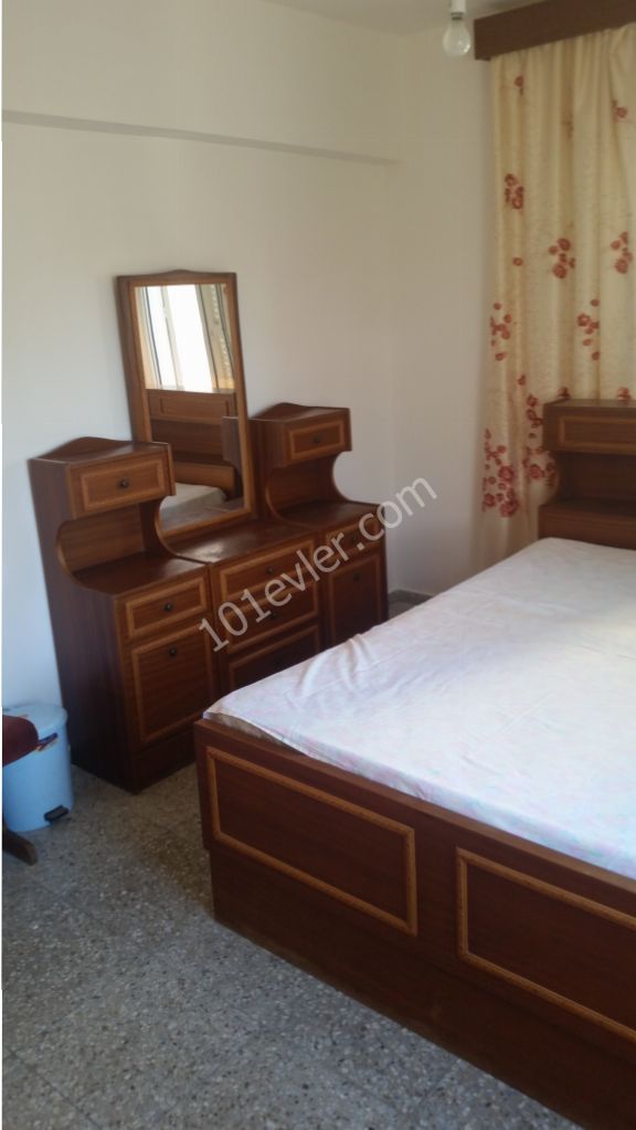 3+1 Fully furnished flat in Yenisehir Nicosia, free internet, 3 minutes walk to bus stop, 5 minutes to Dereboyu