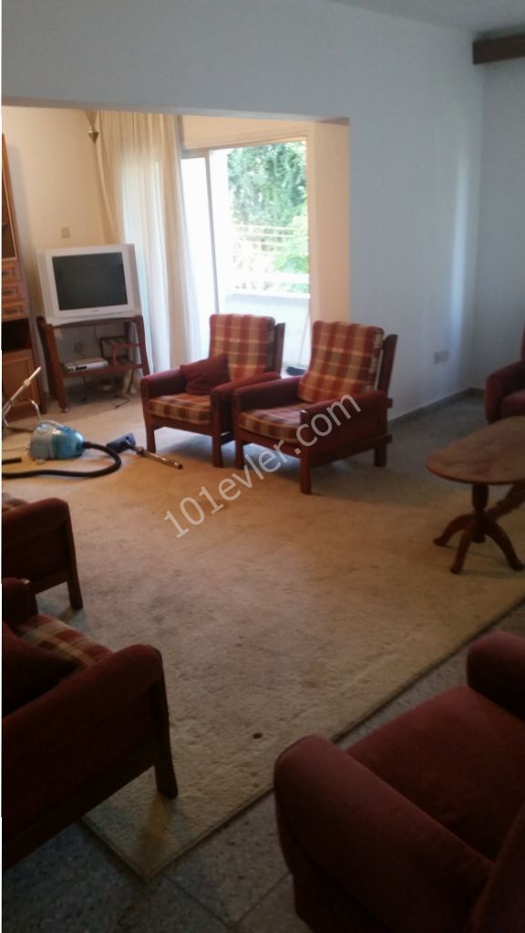 3+1 Fully furnished flat in Yenisehir Nicosia, free internet, 3 minutes walk to bus stop, 5 minutes to Dereboyu