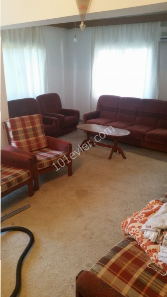 3+1 Fully furnished flat in Yenisehir Nicosia, free internet, 3 minutes walk to bus stop, 5 minutes to Dereboyu