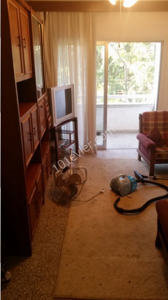 3+1 Fully furnished flat in Yenisehir Nicosia, free internet, 3 minutes walk to bus stop, 5 minutes to Dereboyu