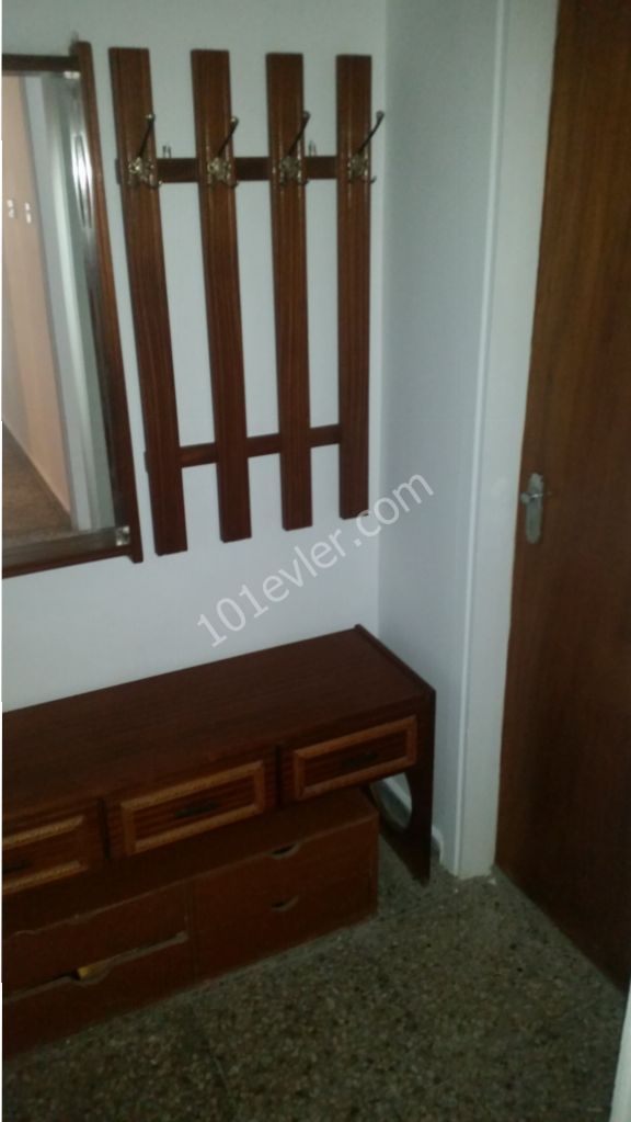 3+1 Fully furnished flat in Yenisehir Nicosia, free internet, 3 minutes walk to bus stop, 5 minutes to Dereboyu