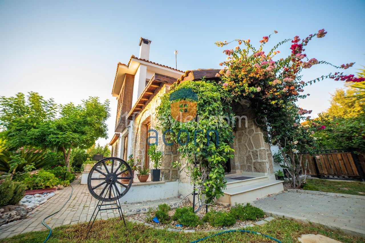 Sessiz çıkmaz sokakta az bakım gerektiren sicak 3 yatak odalı, aile evi 