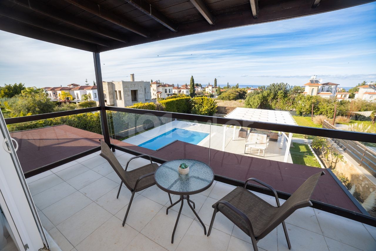 Impressive Family Home With Pool and Child-Friendly Yard, Catalkoy