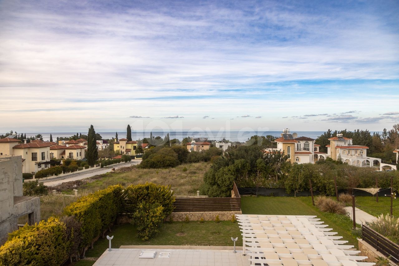 Impressive Family Home With Pool and Child-Friendly Yard, Catalkoy