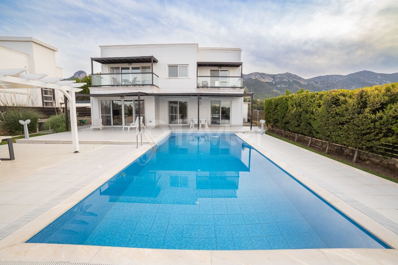 Impressive Family Home With Pool and Child-Friendly Yard, Catalkoy