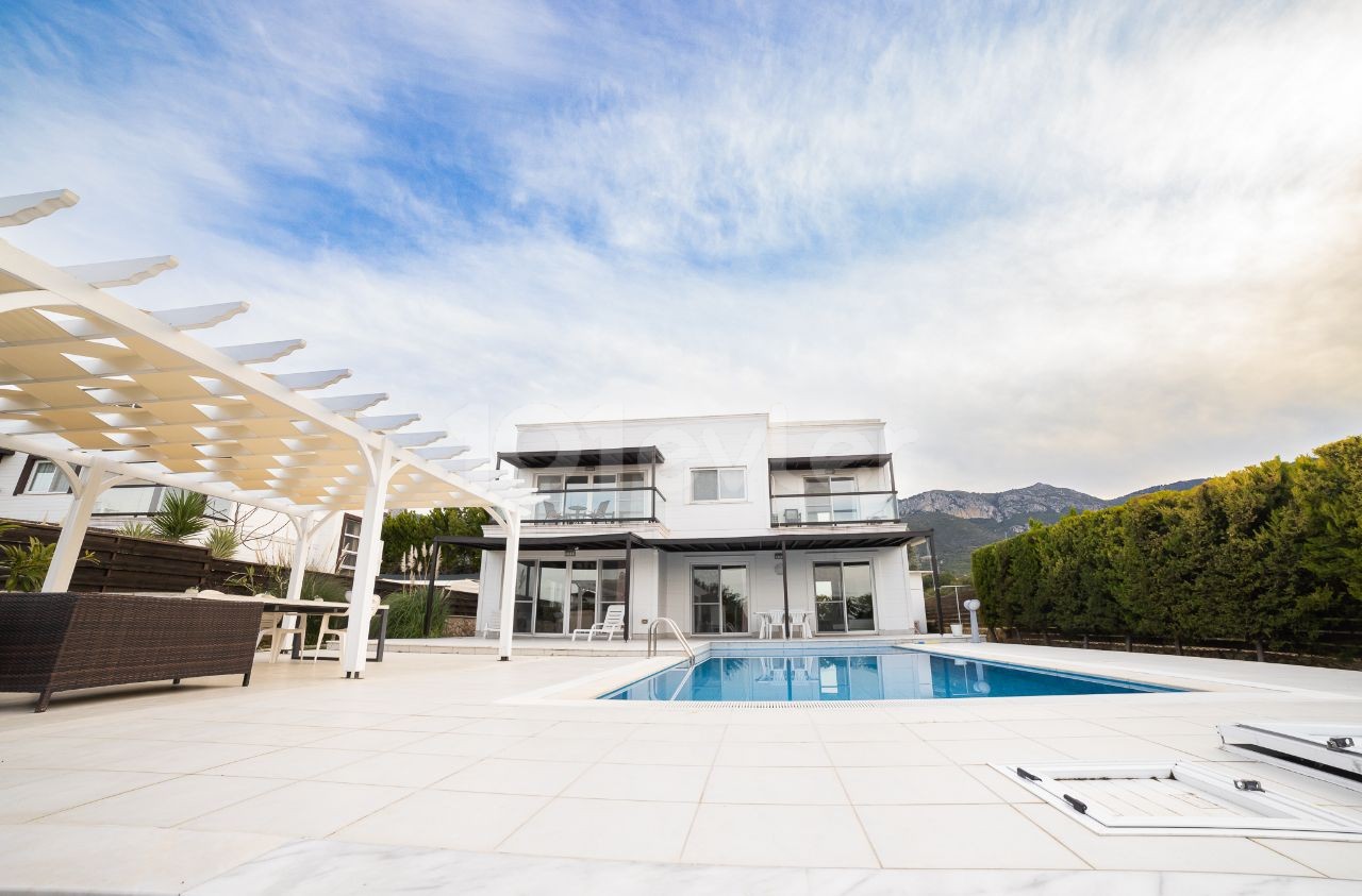 Impressive Family Home With Pool and Child-Friendly Yard, Catalkoy