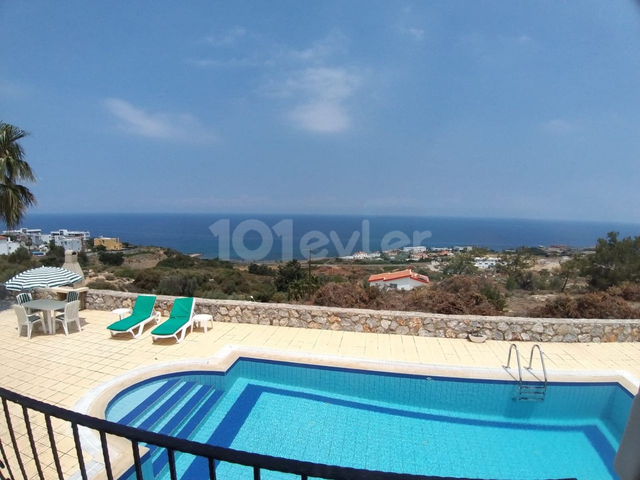 Beautifully Presented 3 Bedroom Bungalow With Unbroken Sea Views