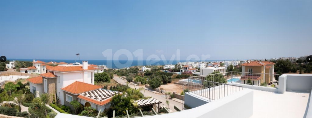 Kıbrıs Girne Esentepe'de Satılık Bahçeli Havuzlu Penthouse